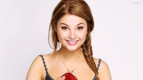 Stefanie Scott 024