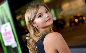 Stefanie Scott 045