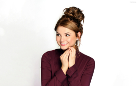 Stefanie Scott 051