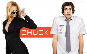Chuck 002 Yvonne Strahovski jako Sarah Walker, Zachary Levi jako Chuck Bartowski