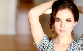 Zoey Deutch 011