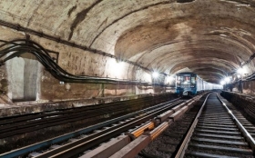 Metro 030 Tunel, Tory, Pociag