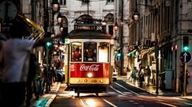 Tramwaj 015 Lizbona, Portugalia, Ulica, Wieczor, Ludzie