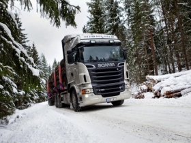 Samochod ciezarowy Scania 035 R730, Snieg, Zima, Drzewa