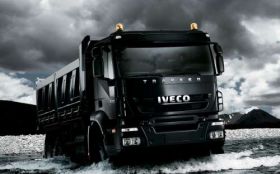 Samochod ciezarowy Iveco 007 Trakker 500