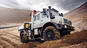 Samochod ciezarowy Mercedes-Benz 002 Unimog