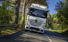 Samochod ciezarowy Mercedes-Benz 013 Actros