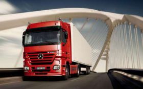 Samochod ciezarowy Mercedes-Benz 015 Actros