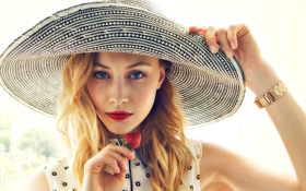 Sarah Gadon 011