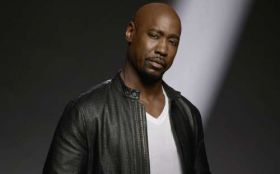 Lucyfer 018 D.B. Woodside jako Amenadiel