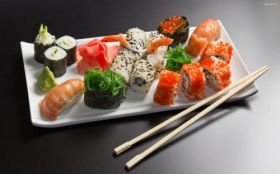 Sushi 046 Talerz, Paleczki, Wasabi