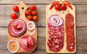 Wedlina, Kielbasa, Salami, Cebula, Pomidory, Papryka, Deski