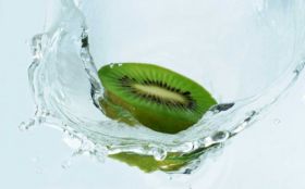 Kiwi, Owoce 012 Woda