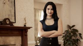 Riverdale (2017) TV 007 Camila Mendes jako Veronica Lodge