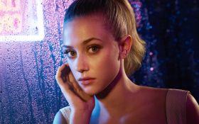 Riverdale (2017) TV 018 Lili Reinhart jako Betty Cooper