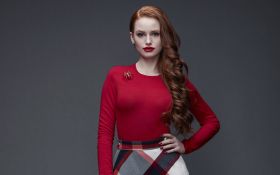 Riverdale (2017) TV 032 Madelaine Petsch jako Cheryl Blossom