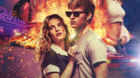 Baby Driver (2017) 005 James jako Debora, Ansel Elgort jako Baby