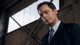 A.P.B. (2017) TV 006 Justin Kirk jako Gideon Reed