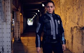 A.P.B. (2017) TV 009 Natalie Martinez jako Amelia Murphy