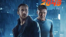 Blade Runner 2049 (2017) 004 Ryan Gosling jako Oficer K, Harrison Ford jako Rick Deckard
