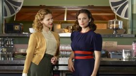 Agentka Carter (2015-2016) Agent Carter 015 Bridget Regan jako Dottie Underwood, Hayley Atwell jako Peggy Carter