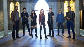 Shadowhunters (2016) TV 004 Luke Garroway, Alec Lightwood, Isabelle Lightwood, Clary Fray, Jace Wayland, Simon Lewis, Magnus Bane