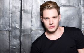 Shadowhunters (2016) TV 016 Dominic Sherwood jako Jace Wayland