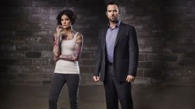 Blindspot Mapa zbrodni (2015) TV 021 Jaimie Alexander jako Jane Doe, Sullivan Stapleton jako Kurt Weller