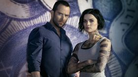 Blindspot Mapa zbrodni (2015) TV 023 Sullivan Stapleton jako Kurt Weller, Jaimie Alexander jako Jane Doe