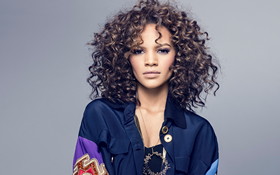 Leslie Grace 015