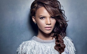 Leslie Grace 020