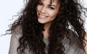 Leslie Grace 021