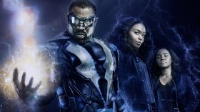 Black Lightning (Serial TV 2018- ) 004 Nafessa Williams jako Anissa Pierce (Thunder - Blackbird), China Anne McClain jako Jennifer Pierce (Lightning)