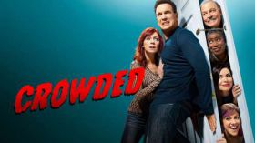 Crowded 2016 TV 002 Carrie Preston jako Martina Moore, Patrick Warburton jako Mike Moore