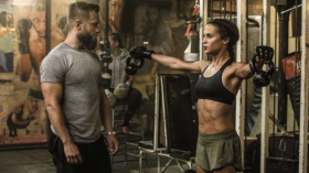 Tomb Raider (2018) 018 Alicia Vikander jako Lara Croft, Trening