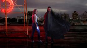 Cloak & Dagger 2018 TV 004 Olivia Holt jako Tandy Bowen - Dagger, Aubrey Joseph jako Tyrone Johnson - Cloak