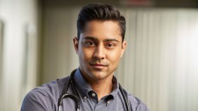 Rezydenci (2018) Serial TV - The Resident 006 Manish Dayal jako Dr Devon Pravesh
