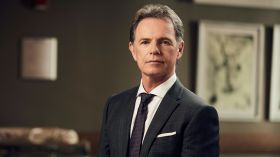 Rezydenci (2018) Serial TV - The Resident 009 Bruce Greenwood jako Dr Randolph Bell