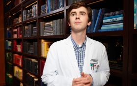 The Good Doctor (2017) Serial TV 004 Freddie Highmore jako Dr Shaun Murphy