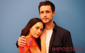 Oszusci (2017-2018) Serial TV Imposters 004 Inbar Lavi, Rob Heaps