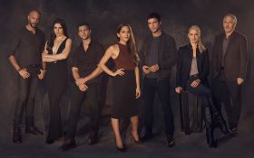 Oszusci (2017-2018) Serial TV Imposters 012