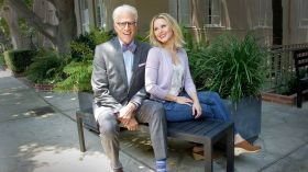 Dobre miejsce (2016) serial TV - The Good Place 012 Ted Danson jako Michael, Kristen Bell jako Eleanor Shellstrop