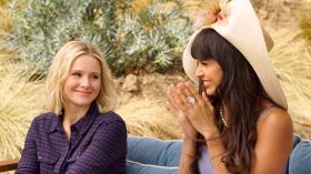 Dobre miejsce (2016) serial TV - The Good Place 018 Kristen Bell jako Eleanor Shellstrop, Jameela Jamil jako Tahani Al-Jamil