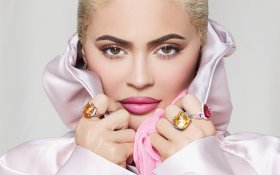 Kylie Jenner 095 Paper Magazine 2019 Makijaz, Bizuteria