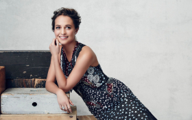 Alicia Vikander 032