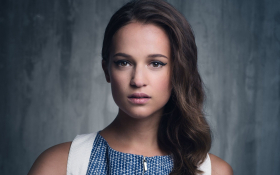 Alicia Vikander 064