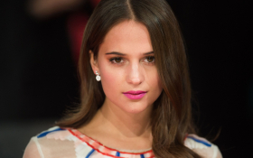 Alicia Vikander 070