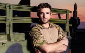 Seal Team (2017) Serial TV 008 Max Thieriot jako Clay Spenser