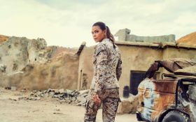 Seal Team (2017) Serial TV 012 Toni Trucks jako Lisa Davis