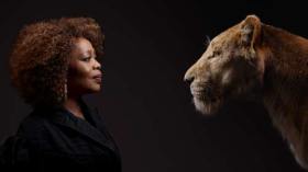 Krol Lew (2019) The Lion King 025 Alfre Woodard jako Sarabi